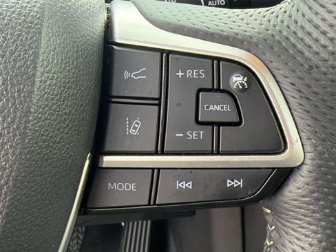 Used 2025 Toyota Sienna Platinum FWD image 18