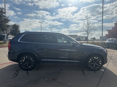 Certified 2025 Volvo XC90 B6 Plus image 4