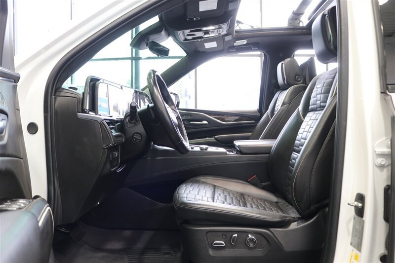 Used 2024 Cadillac Escalade Sport Platinum w/ LPO, ONYX Package AWD/4WD image 56