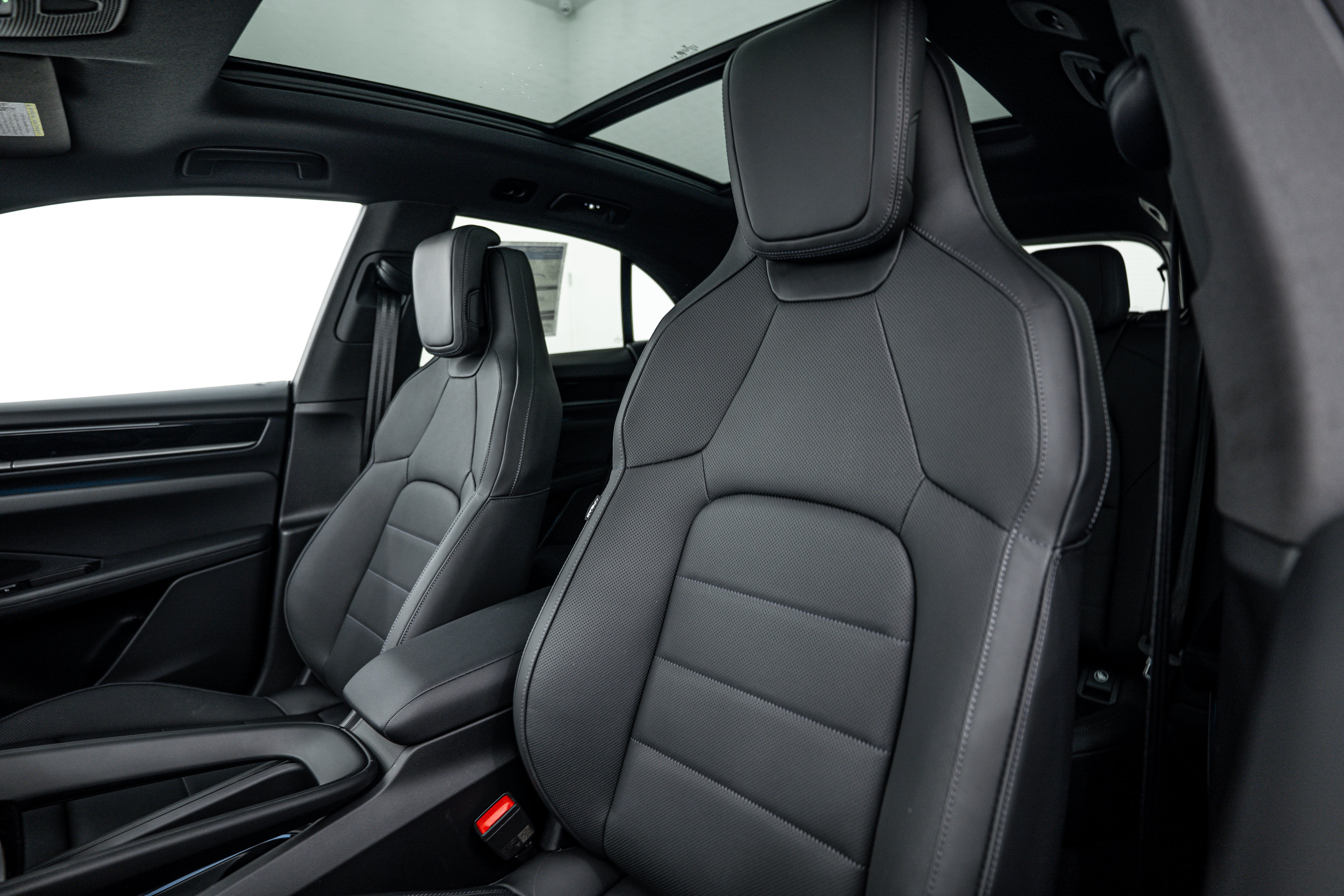 Certified 2026 Porsche Macan 4 Electric AWD/4WD image 18