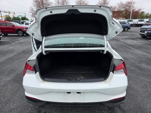 Used 2023 Hyundai Elantra SE image 7