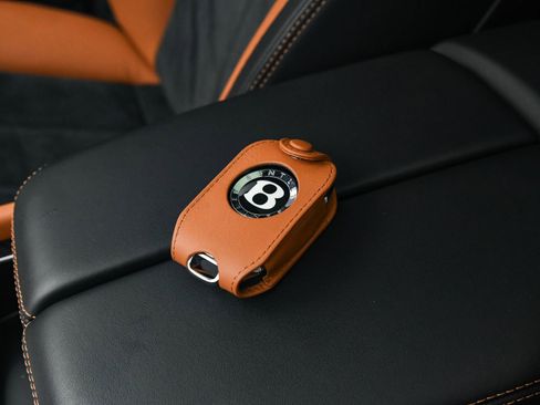 Certified 2022 Bentley Bentayga image 21