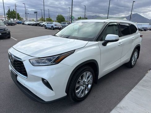 Used 2021 Toyota Highlander Limited AWD/4WD image 3
