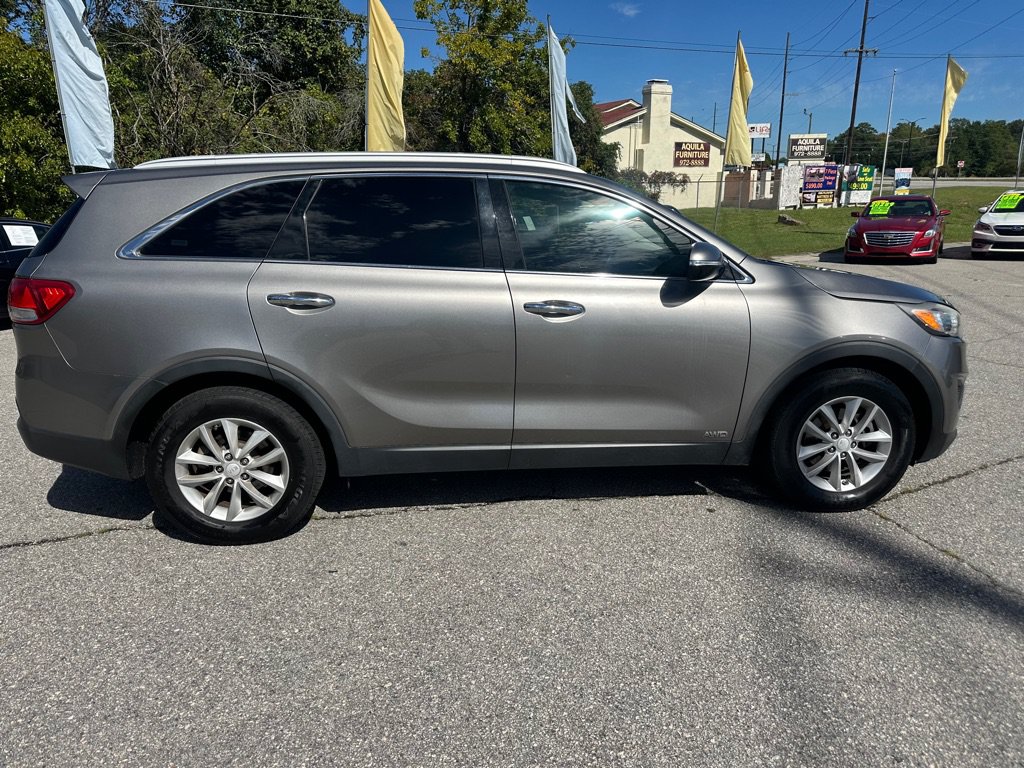 Used 2017 Kia Sorento AWD image 6