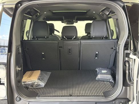 New 2026 Land Rover Defender 110 X-Dynamic SE image 28