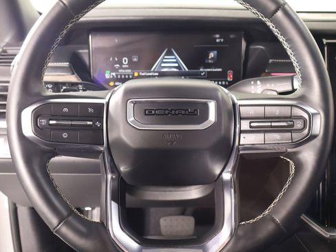 Used 2025 GMC Acadia Denali FWD image 3