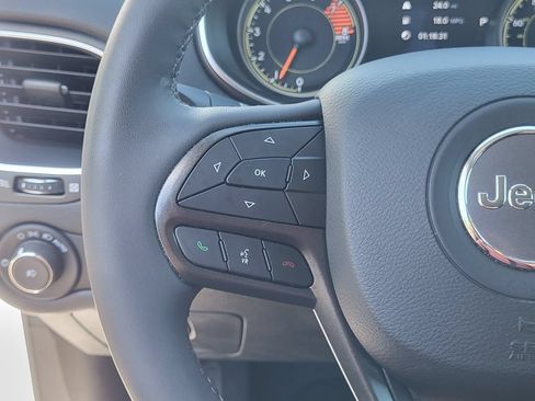Used 2022 Jeep Cherokee Trailhawk AWD/4WD image 17