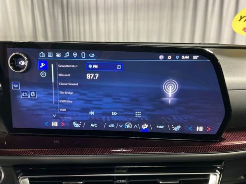 Used 2025 Chevrolet Traverse Z71 w/ Driver Confidence Package image 17