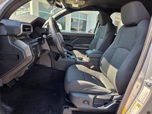 Used 2025 Toyota Tacoma SR5 AWD/4WD image 9