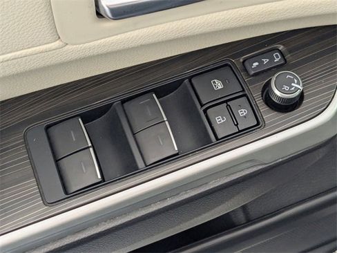 Used 2024 Toyota Sienna Platinum image 12