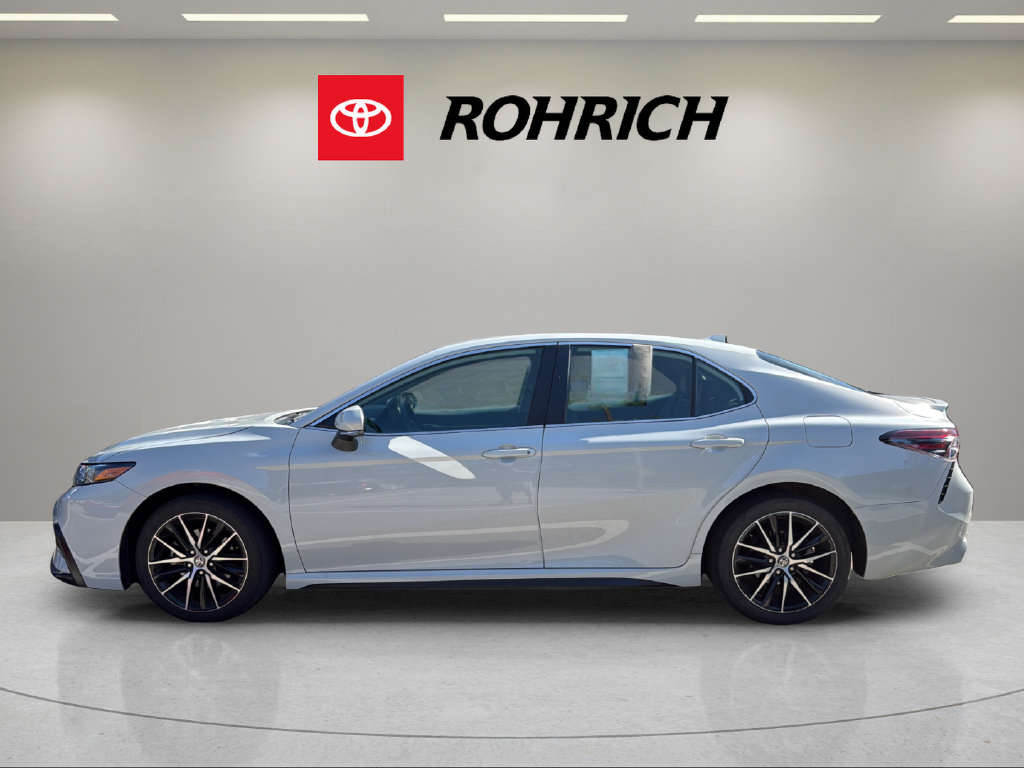 Used 2024 Toyota Camry SE FWD image 7