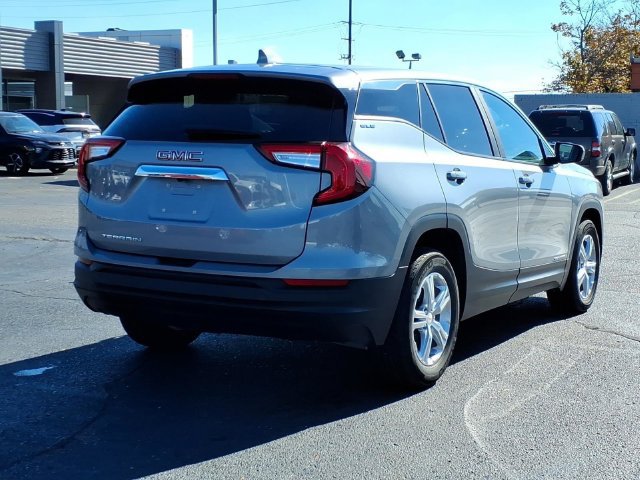 Used 2024 GMC Terrain SLE FWD image 4