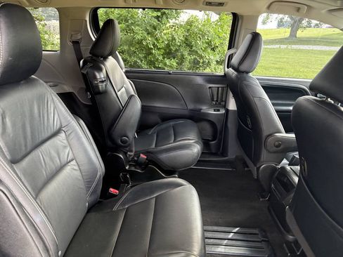 Used 2017 Toyota Sienna SE w/ SE Preferred Package FWD image 30