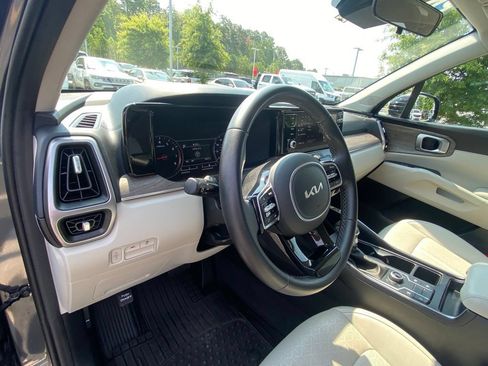 Used 2023 Kia Sorento S AWD/4WD image 9