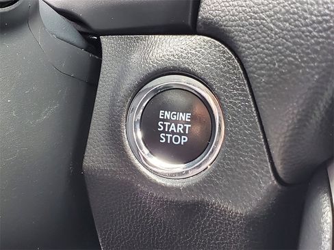 Used 2021 Toyota RAV4 XLE image 18