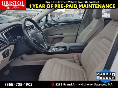 Used 2017 Ford Fusion SE w/ Fusion SE Technology Package image 16