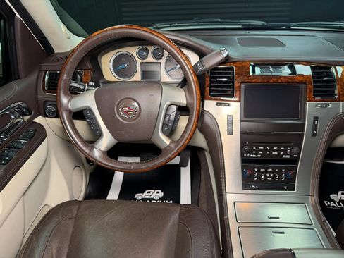 Used 2012 Cadillac Escalade Platinum AWD/4WD image 11
