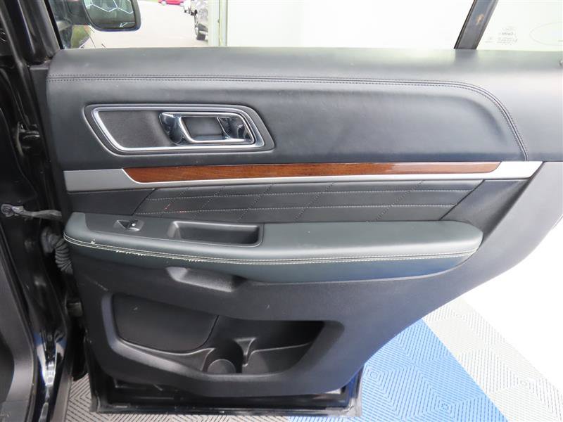 Used 2017 Ford Explorer Platinum AWD/4WD image 32