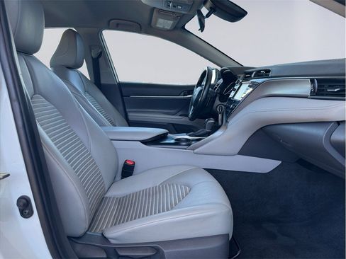 Used 2020 Toyota Camry SE w/ Carpet Mat Package FWD image 19