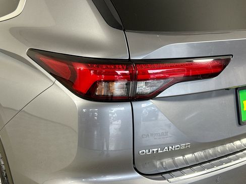 Used 2022 Mitsubishi Outlander SE image 36