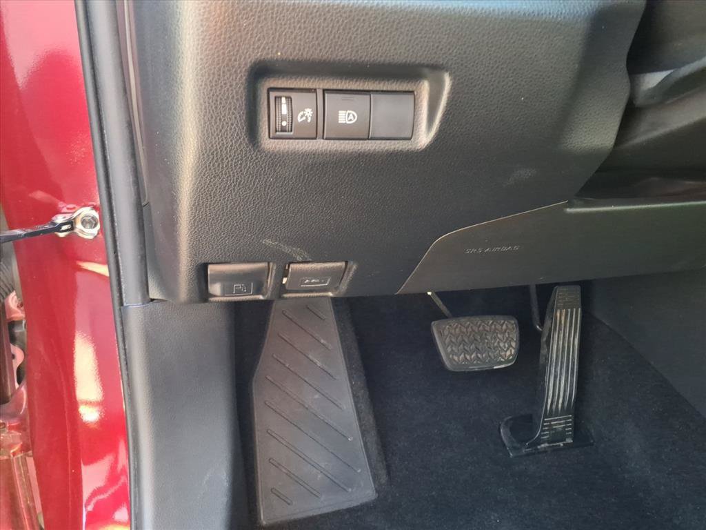 Used 2021 Toyota RAV4 LE FWD image 18