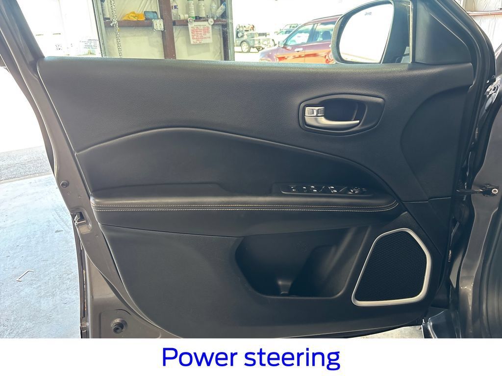 Used 2018 Jeep Compass Latitude w/ Popular Equipment Group AWD/4WD image 38