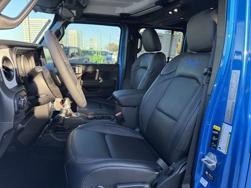 New 2025 Jeep Gladiator Sport image 14