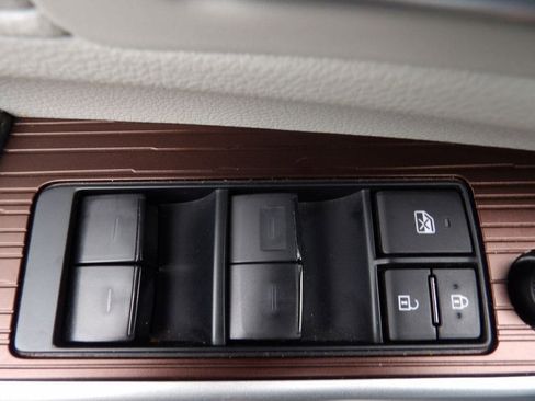 Used 2024 Toyota Sienna XLE w/ XLE Plus Package image 10