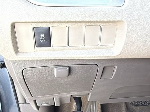 Used 2017 Toyota Sienna L image 29