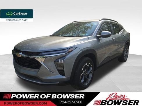 Used 2025 Chevrolet Trax LT FWD image 1