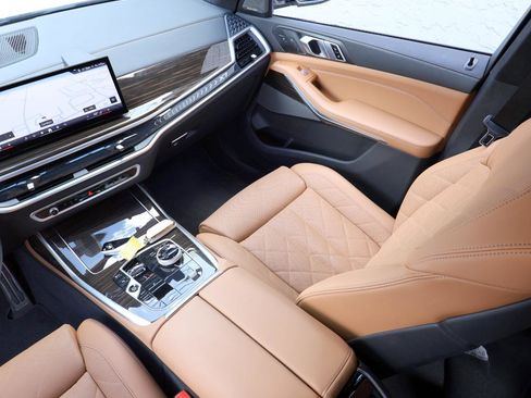 Used 2024 BMW X7 xDrive40i w/ Executive Package image 18