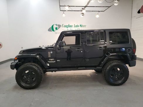 Used 2012 Jeep Wrangler Unlimited Sahara AWD/4WD image 3