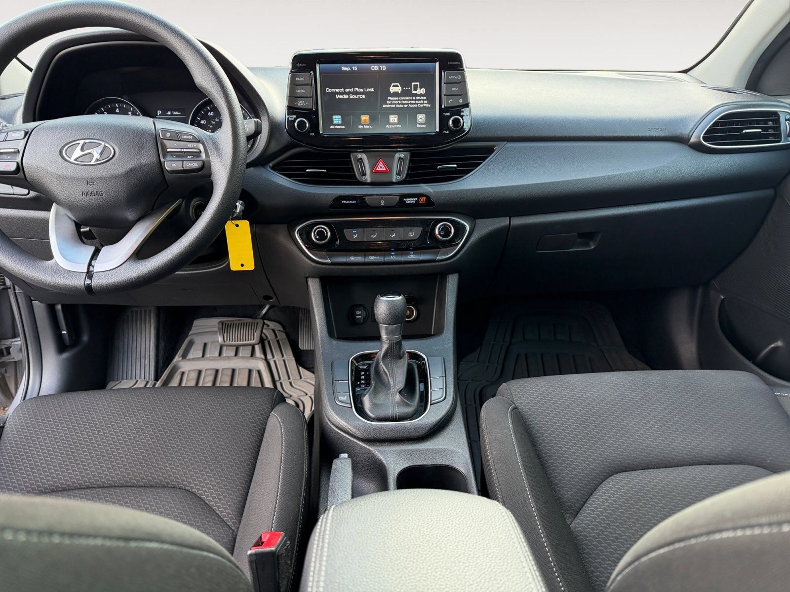 Used 2020 Hyundai Elantra GT FWD image 11
