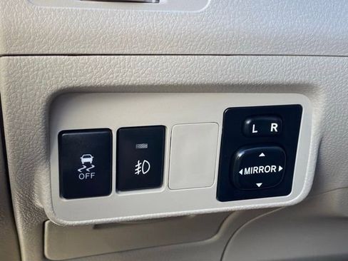 Used 2013 Toyota Corolla LE image 14