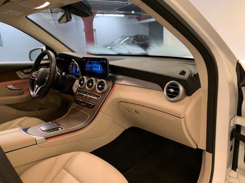 Used 2021 Mercedes-Benz GLC 300 4MATIC image 16