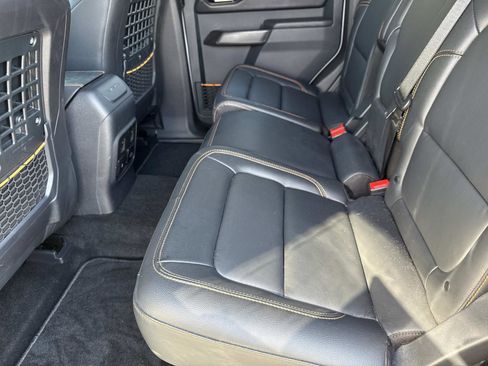 Used 2024 Ford Bronco Badlands image 10