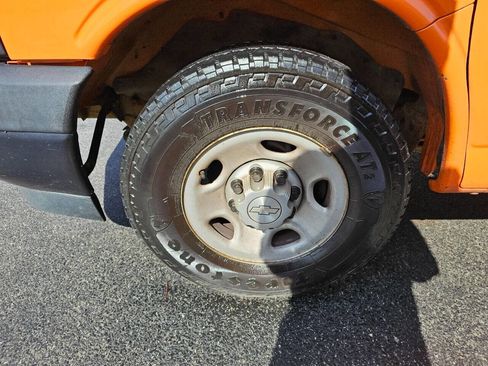 Used 2017 Chevrolet Express 2500 image 9