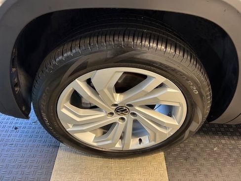 Certified 2023 Volkswagen Atlas SE FWD image 9