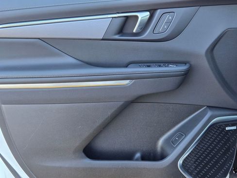 Used 2025 Buick Enclave Sport Touring image 25