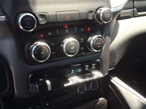 Used 2019 RAM 1500 Big Horn AWD/4WD image 15