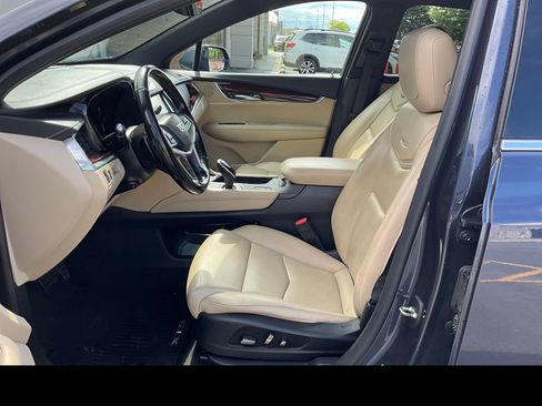 Used 2019 Cadillac XT5 Luxury FWD image 2