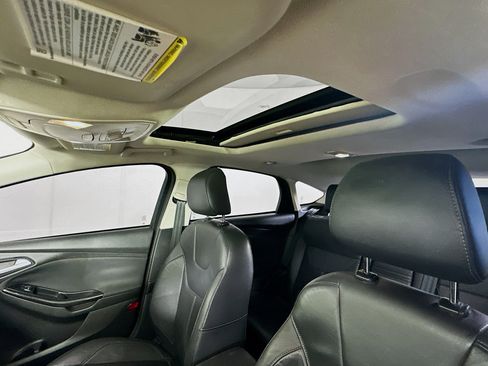 Used 2015 Ford Focus Titanium FWD image 24