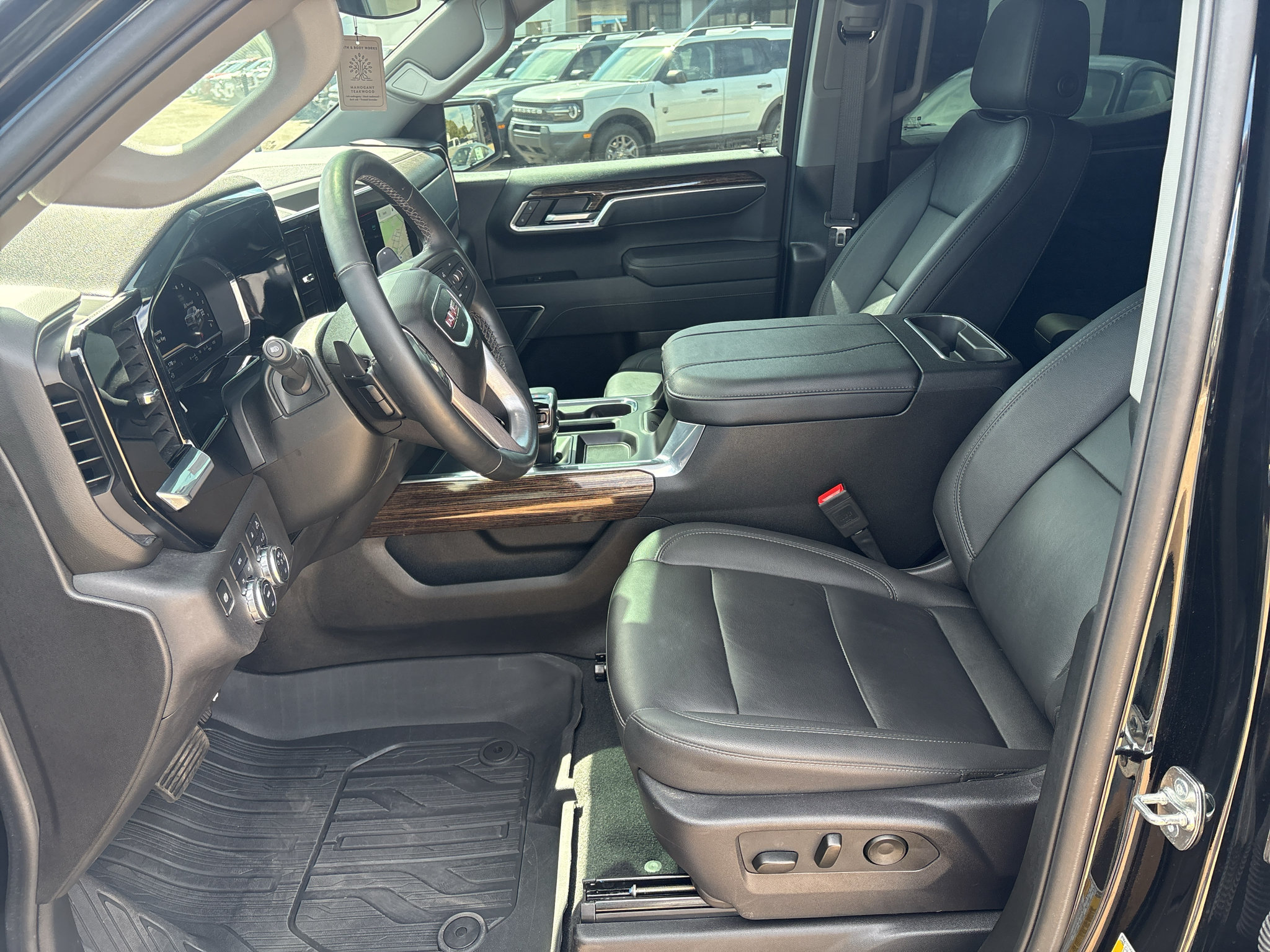 Used 2025 GMC Sierra 1500 Elevation w/ Elevation Premium Package AWD/4WD image 18