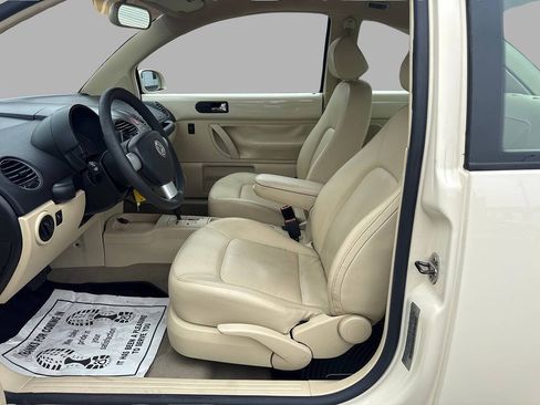 Used 2008 Volkswagen Beetle S FWD image 11