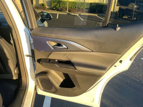 Used 2025 Chevrolet Equinox EV LT w/ Convenience Package image 41