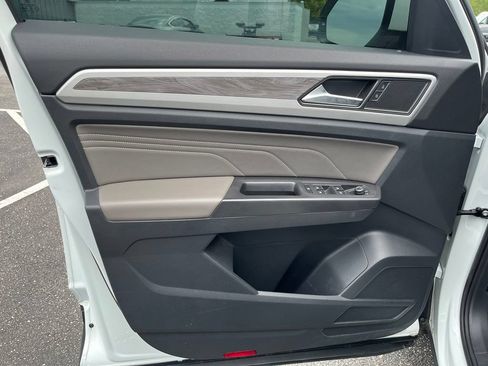 Certified 2022 Volkswagen Atlas Cross Sport SE AWD/4WD image 10