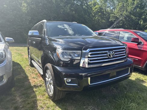 Used 2018 Toyota Sequoia Platinum AWD/4WD image 3