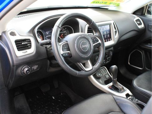Used 2019 Jeep Compass Latitude w/ Popular Equipment Group AWD/4WD image 12