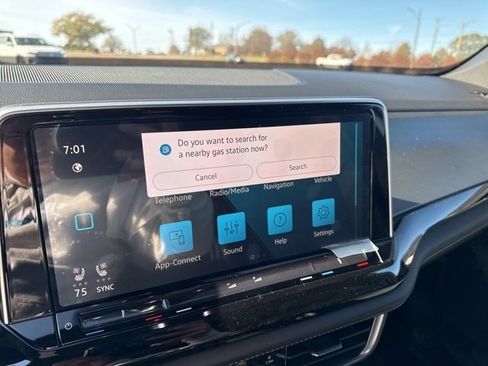 Used 2024 Volkswagen Atlas Cross Sport SEL R-Line image 19