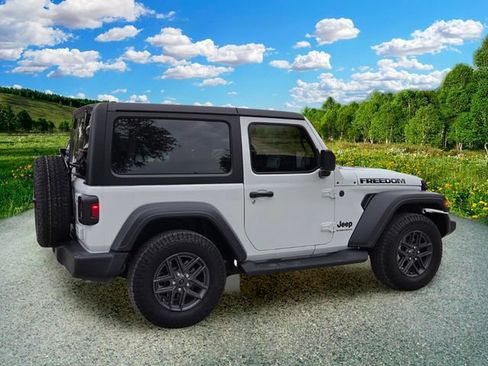 Used 2024 Jeep Wrangler Sport AWD/4WD image 6